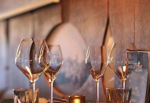 Cuisine-Good-Food-Guide-2025-The-Hour-Glass-Warm-Wine-Glass