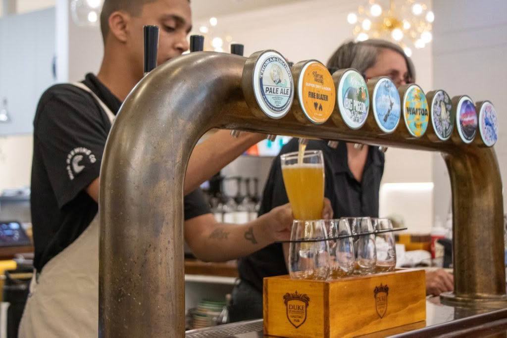 Duke of Wellington-2023-beer pouring 3