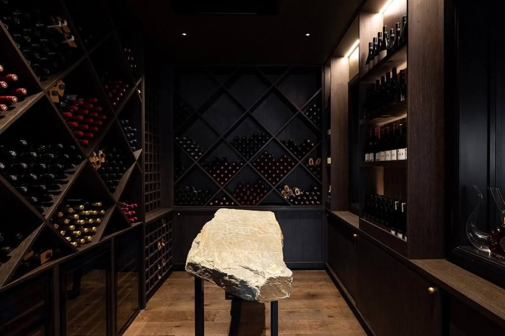 Cuisine-Good-Food-Guide-2024-Toast-Oak-Parker-Cellar.jpg